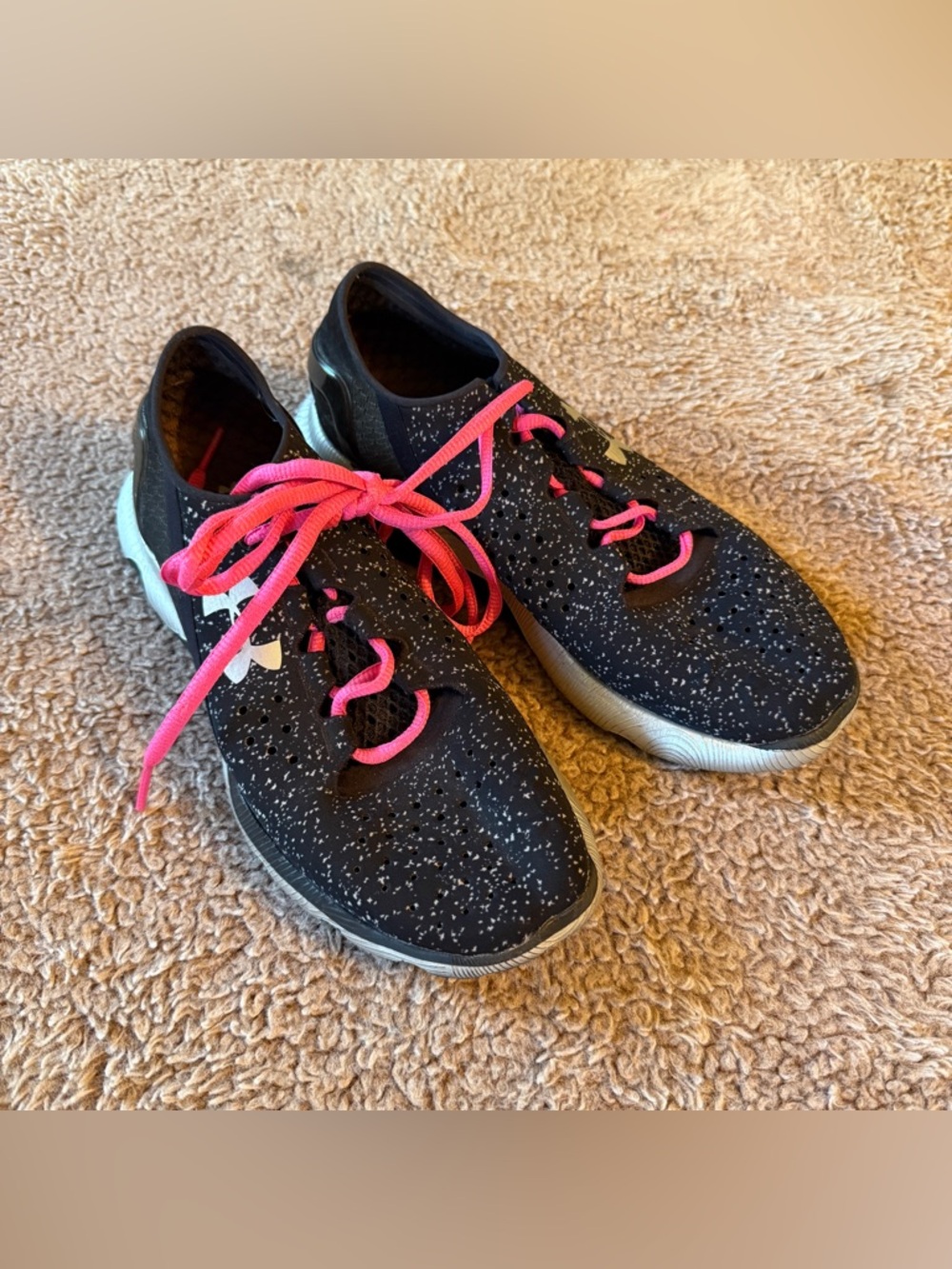 Women’s under armour speedform black and silver